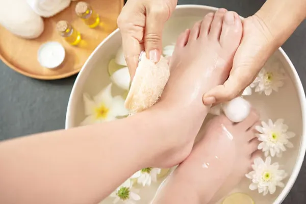 ترک‌های پا از چی به وجود میاد؟